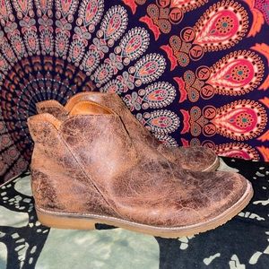 Felmini Ankle Boots 40 / 9 Brown Distressed Leather Gum Sole Zip Closure Comfy